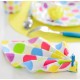 Serviettes de table à pois multicolores papier blanc les 10