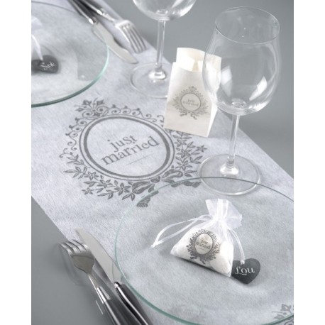 Chemin de table just married blanc intissé 5 M