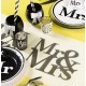 Chemin de table Mr & Mrs blanc noir intissé 5 M