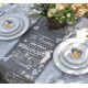 Chemin de table Je t'aime gris en tissu 3 M