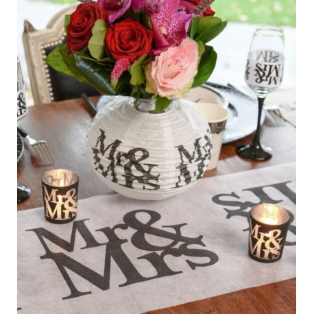 Chemin de table Mr & Mrs blanc noir intissé 5 M