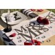 Chemin de table Mr & Mrs blanc noir intissé 5 M