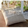 Coussin alliances toile de jute et dentelle
